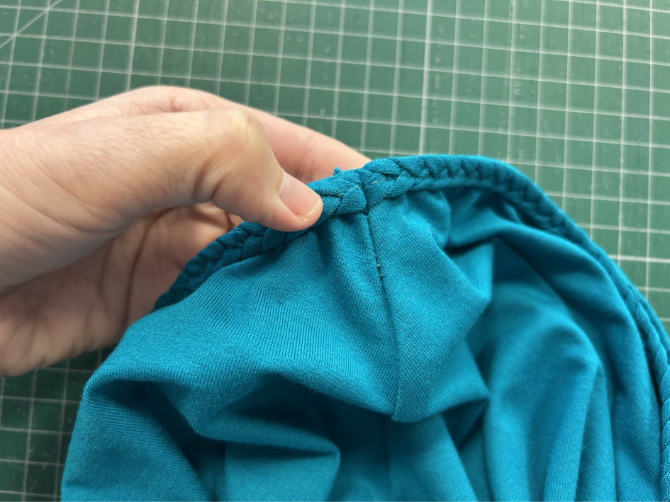 Cop na založeném průkrčníku (1)